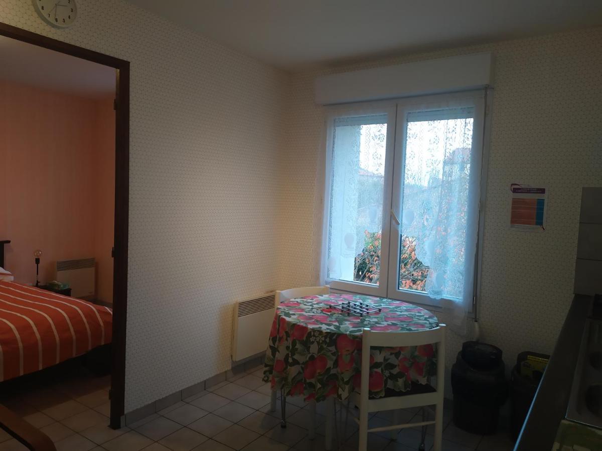 Apartament Chez Fabienne T1 Le Breuil-sur-Couze Zewnętrze zdjęcie