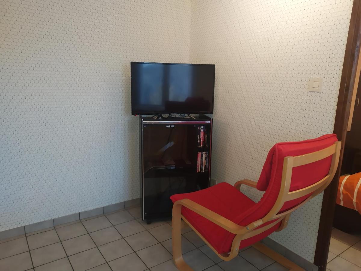 Apartament Chez Fabienne T1 Le Breuil-sur-Couze Zewnętrze zdjęcie